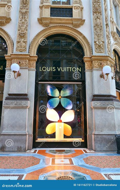 louis vuitton milano galleria.